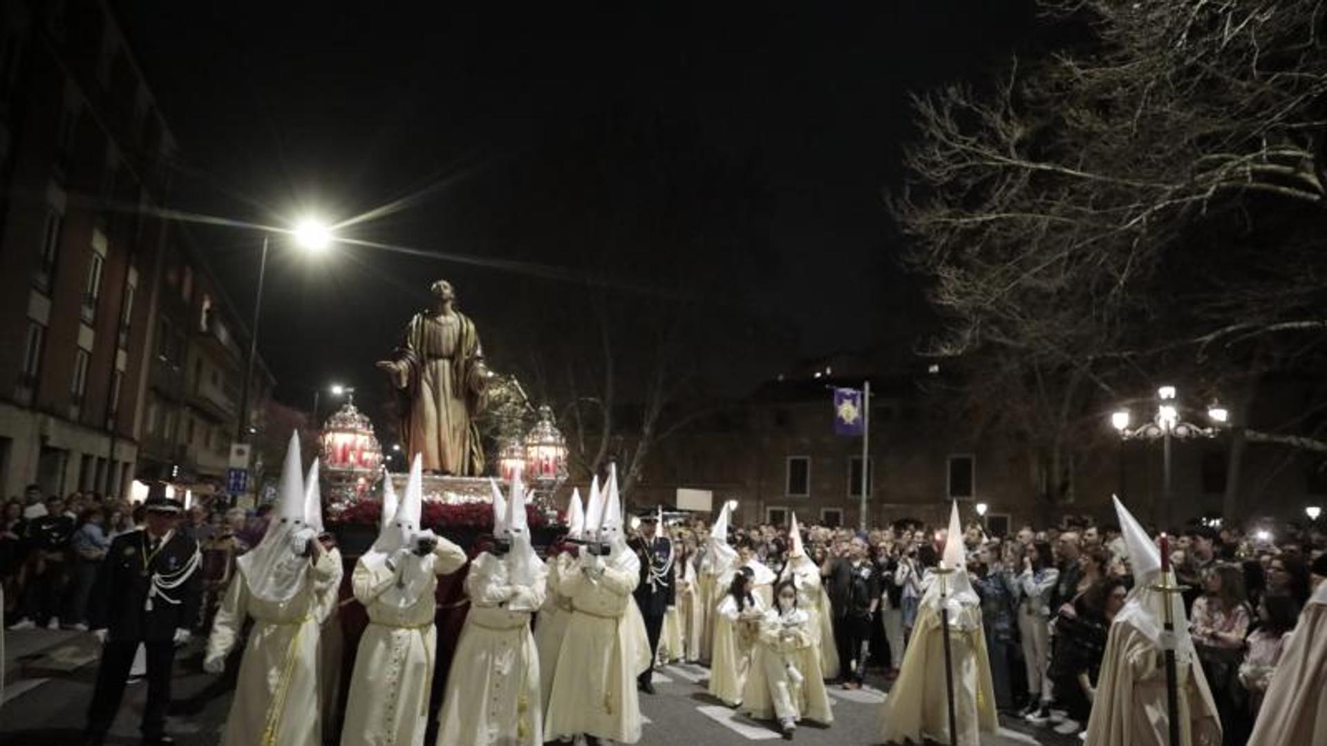 Valladolid Jesús de la Esperanza congrega a cientos de personas en la